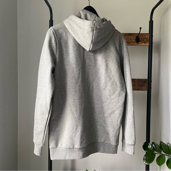 PUMA men’s Graphic Fleece Hoodie kangaroo pockets Medium Gray Heather size S NEW - Picture 2 of 5